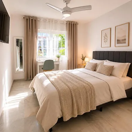 Luxury Golden Mile Townhouse Saltwater Pools, Walk To The *