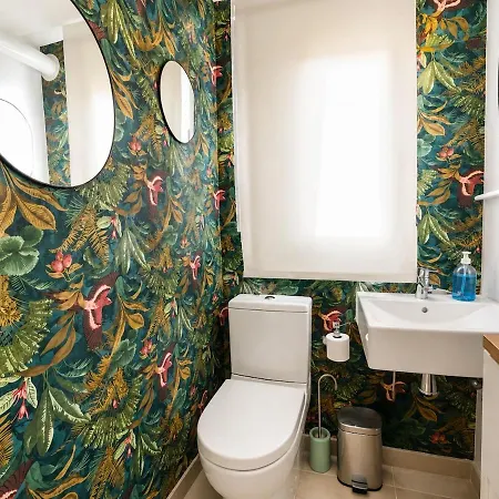 Luxury Golden Mile Townhouse Saltwater Pools, Walk To The